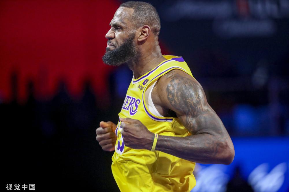 虽然他在进 虽然他在进